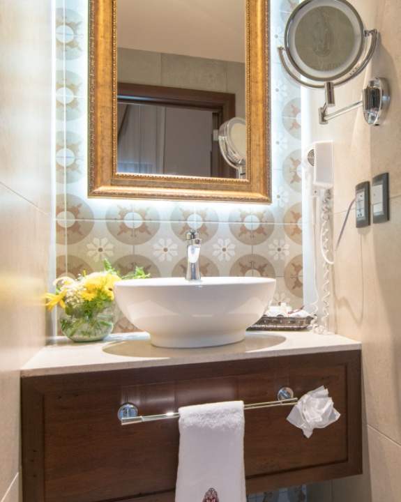 Bathroom Hotel Morales - Bathroom